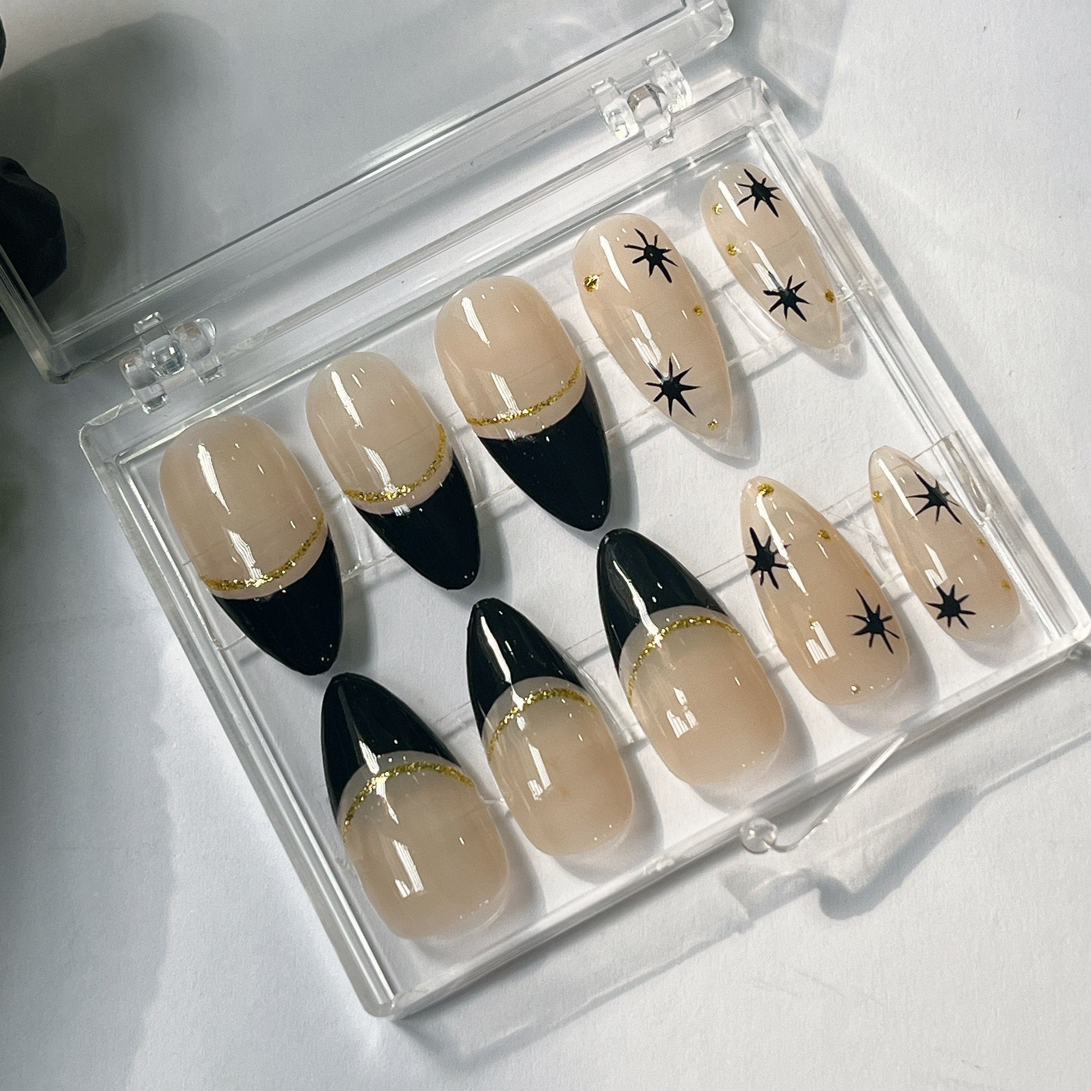 Black Stars Press On Nails, Black Almond Nails, Black French Tip Fake Nails, Handpainted False Nails, Trendy Glue on Nails, Luxury Nail Art