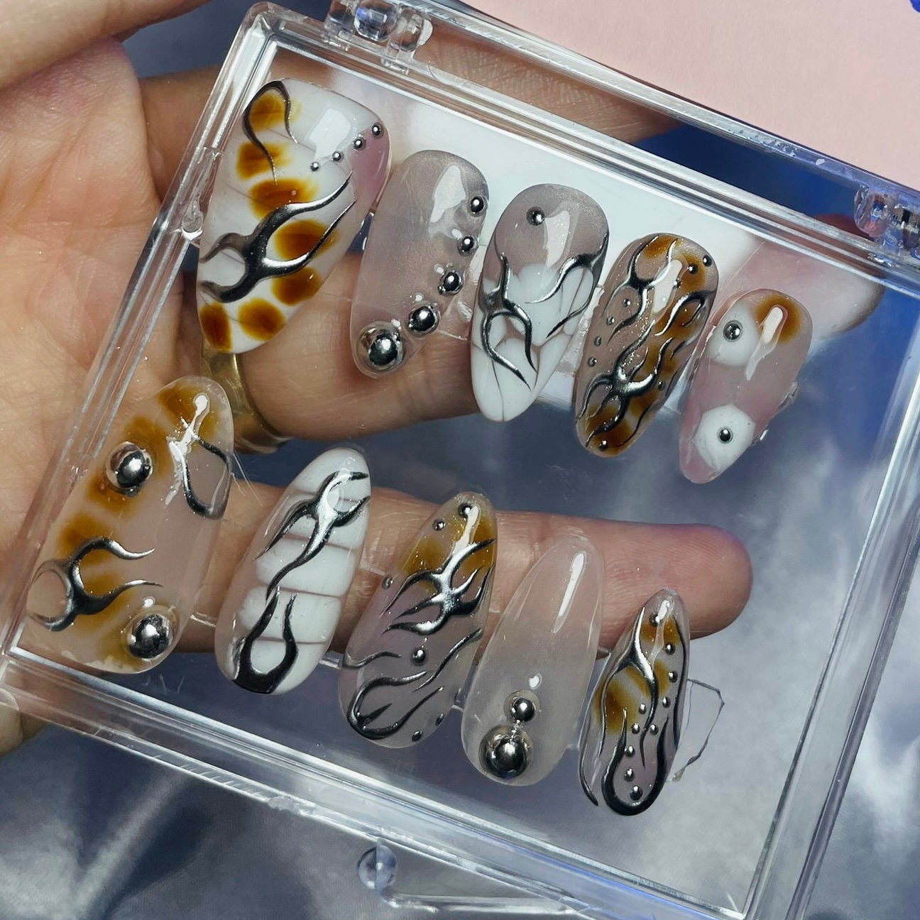 3D Metallic Silver Art Almond Press On Nails Goth, Custom Gothic Fake Nails, Punk Glue On Nails, Emo Y2K Nails