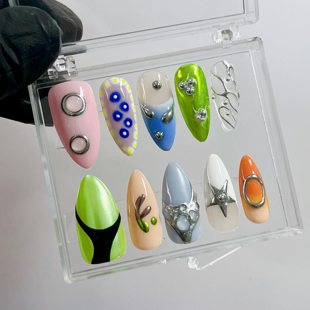 Free Style Autumn Colour Short Almond Press On Nails, Handpainted Fake Nails, Y2K for Birthday Party Holiday Nails