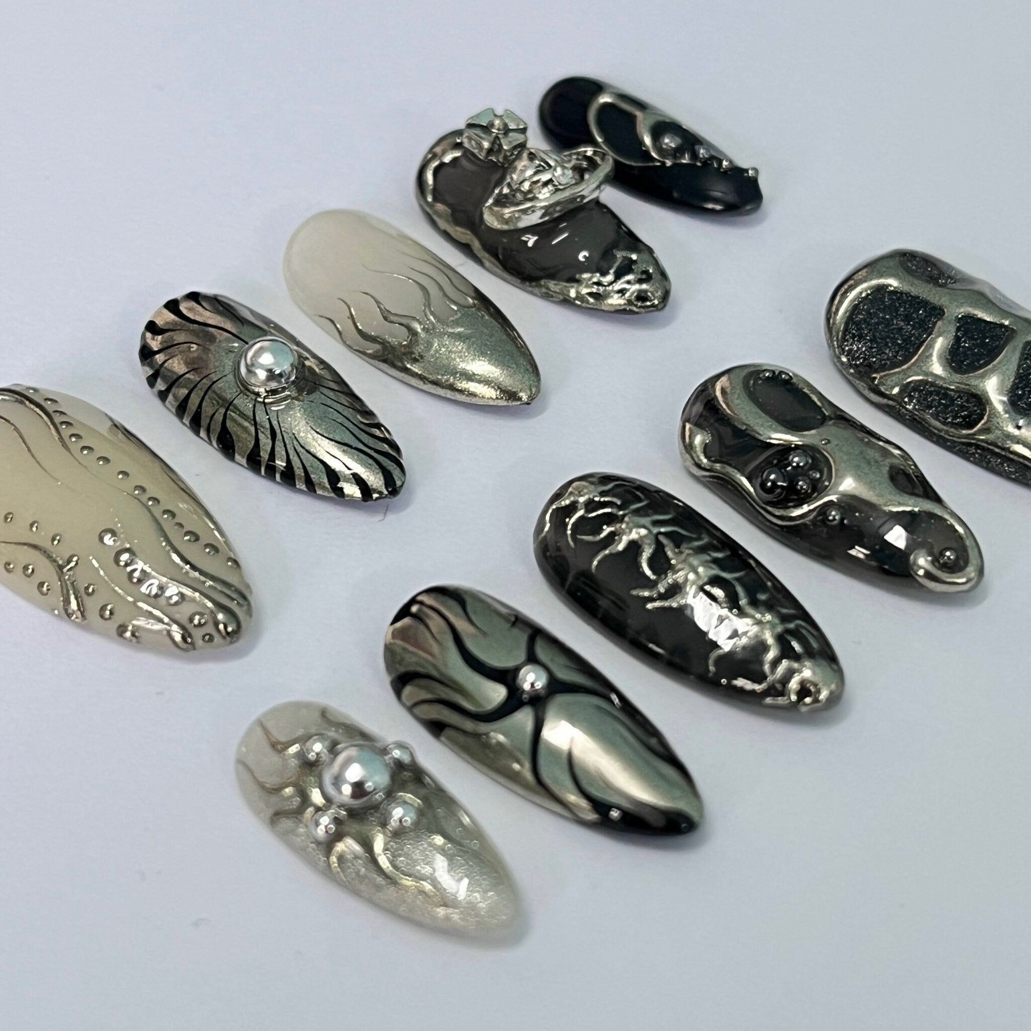 Freestyle 3D Almond Press On Nails, Metallic Chrome Goth Nails Art, Gothic Emo Style Press Ons for Birthday Event Holiday