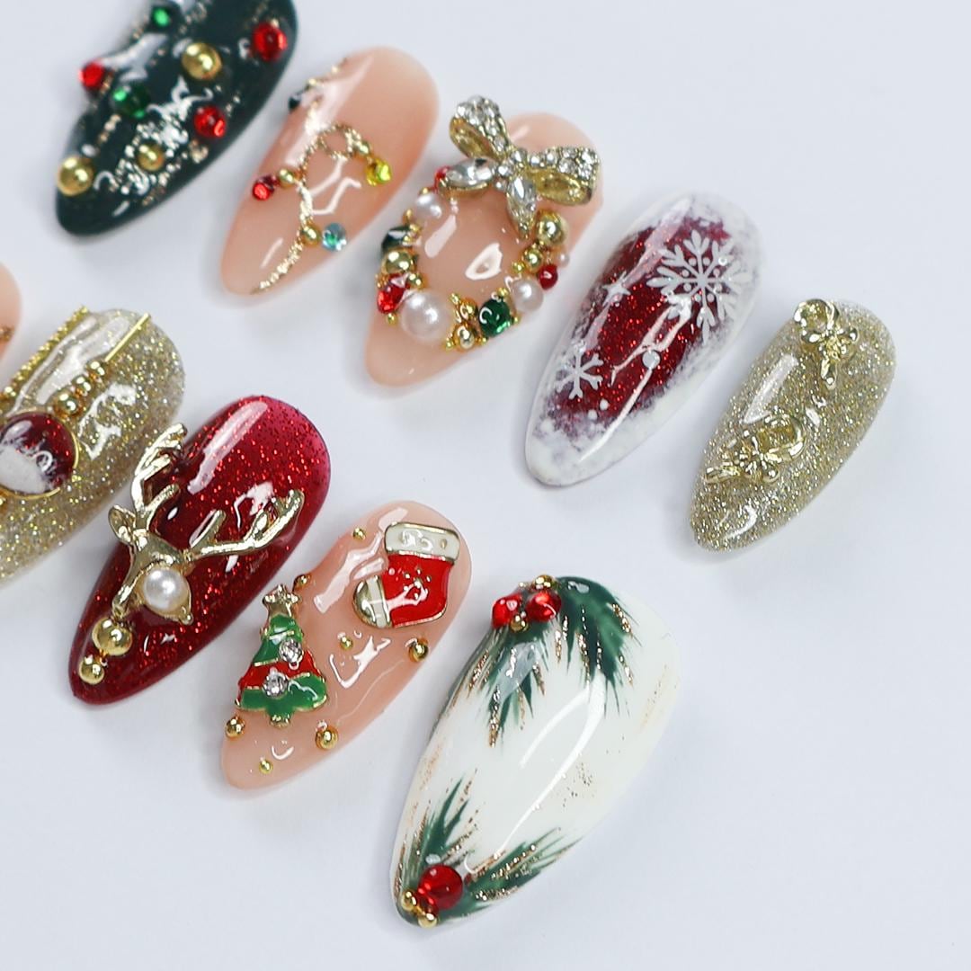 Festive 3D Christmas Tree & Reindeer Press-On Nails: Bright Colors to Celebrate a Cozy Christmas Night in Medium Almond Shape