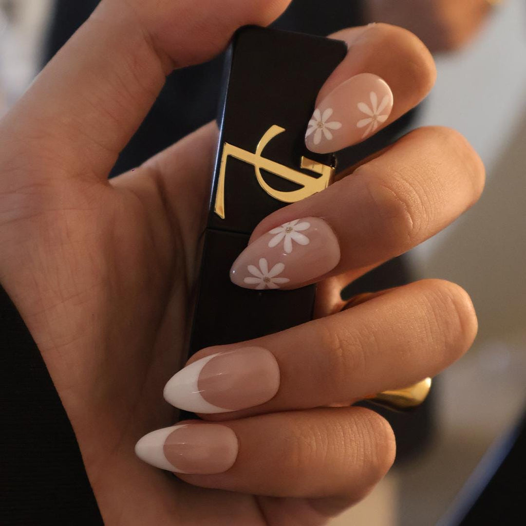 Minimal Press on Nails White Daisy with French Tip | Everyday Fake Nail Arts in Short Almond | Handmade Nail Art for Holiday, Birthday, Trip