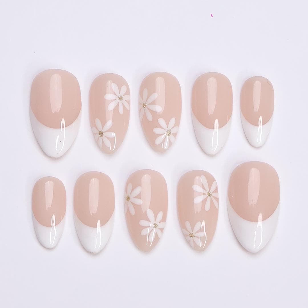 Minimal Press on Nails White Daisy with French Tip | Everyday Fake Nail Arts in Short Almond | Handmade Nail Art for Holiday, Birthday, Trip
