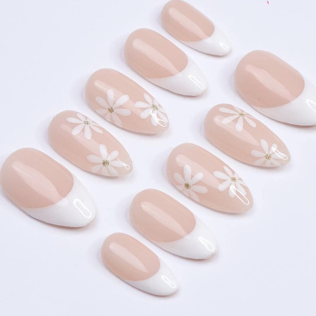 Minimal Press on Nails White Daisy with French Tip | Everyday Fake Nail Arts in Short Almond | Handmade Nail Art for Holiday, Birthday, Trip