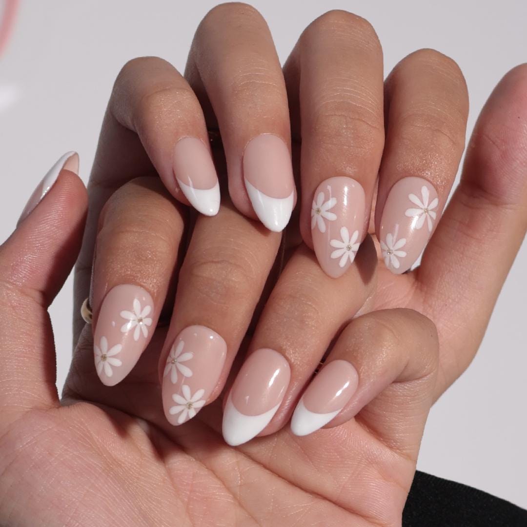 Minimal Press on Nails White Daisy with French Tip | Everyday Fake Nail Arts in Short Almond | Handmade Nail Art for Holiday, Birthday, Trip