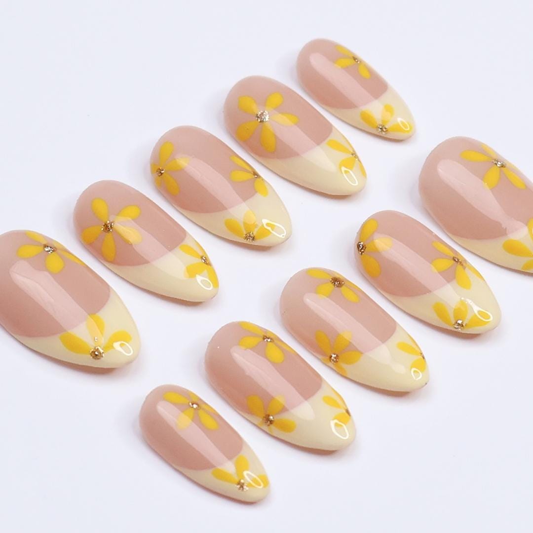 Minimal Press on Nail Yellow Daisy with French Tip | Everyday Fake Nails in Short Almond | Handmade Nail Art for Holiday, Vacation, Birthday